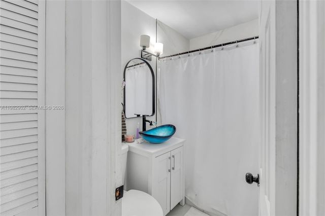250 NW 34th Avenue, Miami, FL 33125