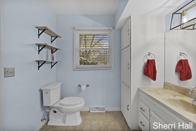 11632 Woodgate Drive, Grand Rapids, MI 49534