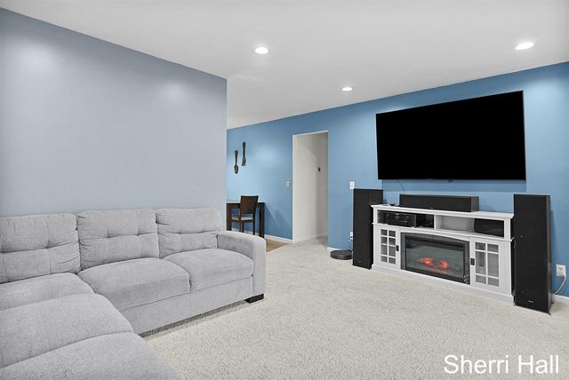 11632 Woodgate Drive, Grand Rapids, MI 49534