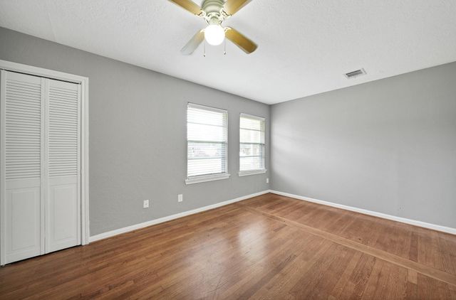 9953 Mango St, Houston, TX 77075