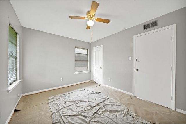 9953 Mango St, Houston, TX 77075