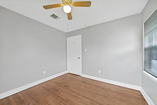 9953 Mango St, Houston, TX 77075
