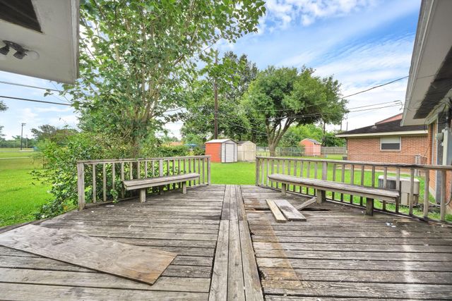 9953 Mango St, Houston, TX 77075