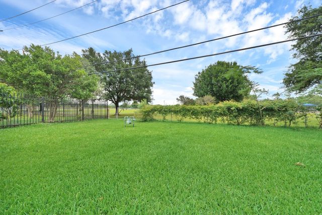 9953 Mango St, Houston, TX 77075