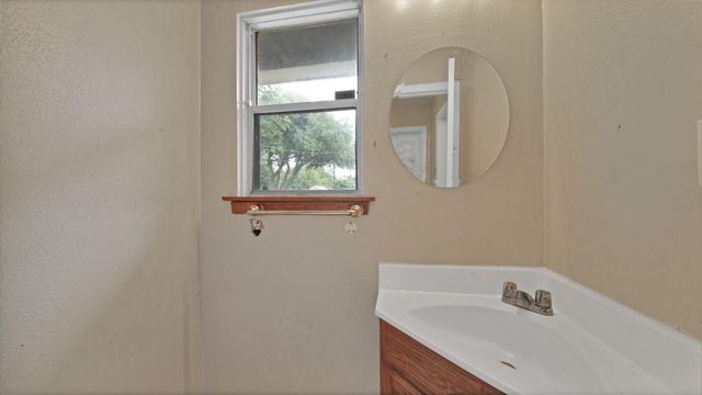 9953 Mango St, Houston, TX 77075