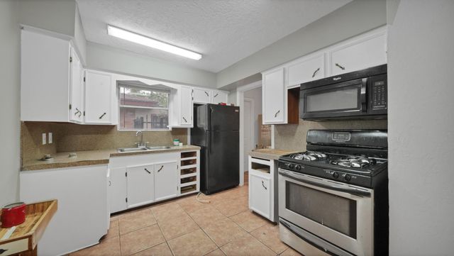 9953 Mango St, Houston, TX 77075