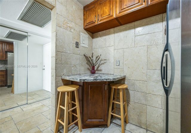 701 Three Islands Blvd 206, Hallandale Beach, FL 33009