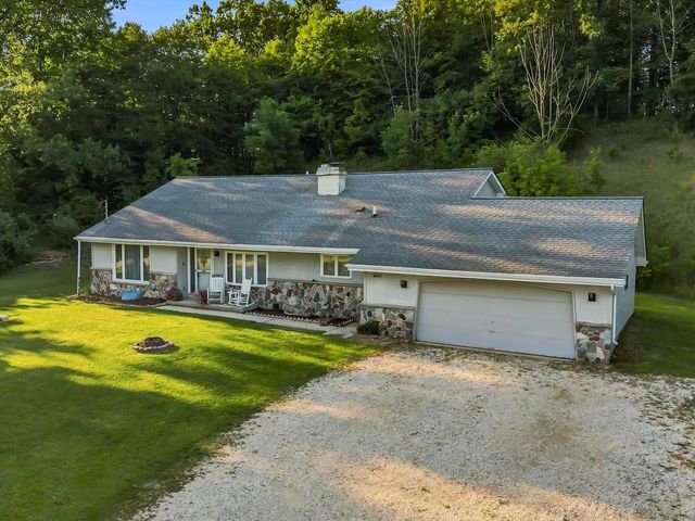 W3638 County Road H, Fredonia, WI 53021