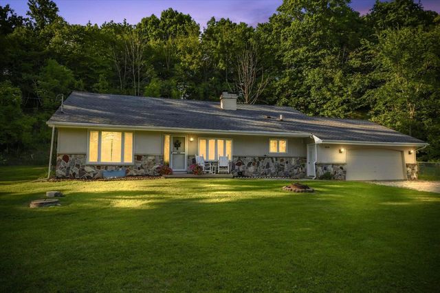 W3638 County Road H, Fredonia, WI 53021