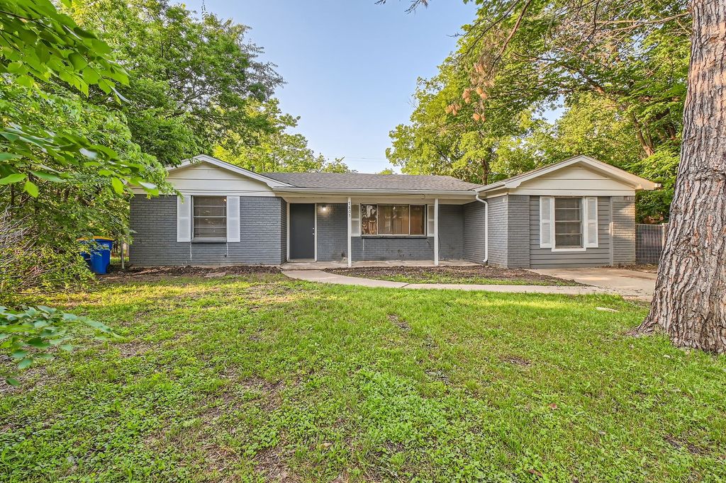 7805 Whitney Drive, White Settlement, TX 76108