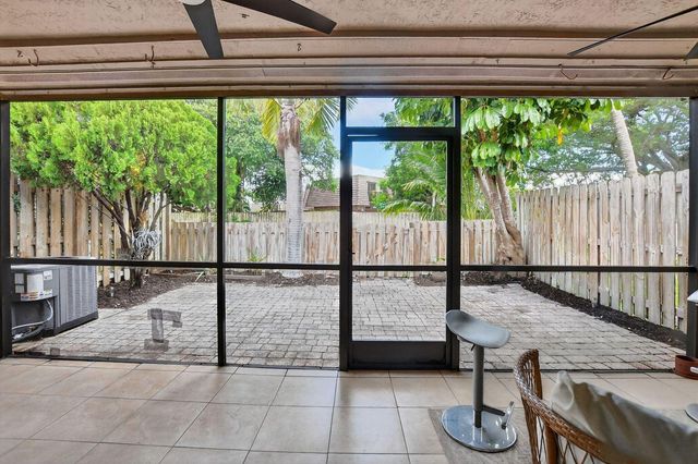 1005 NW 53rd St Street, Deerfield Beach, FL 33064