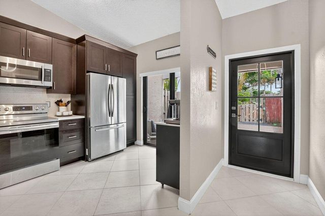 1005 NW 53rd St Street, Deerfield Beach, FL 33064