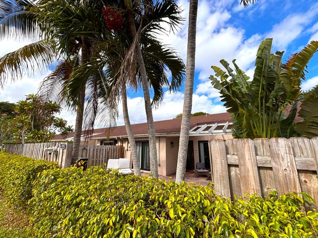 1005 NW 53rd St Street, Deerfield Beach, FL 33064