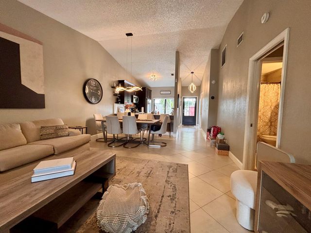 1005 NW 53rd St Street, Deerfield Beach, FL 33064