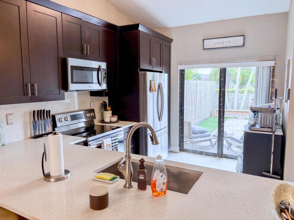 1005 NW 53rd St Street, Deerfield Beach, FL 33064