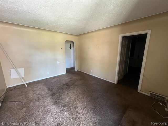 15825 Pinehurst Street, Detroit, MI 48238