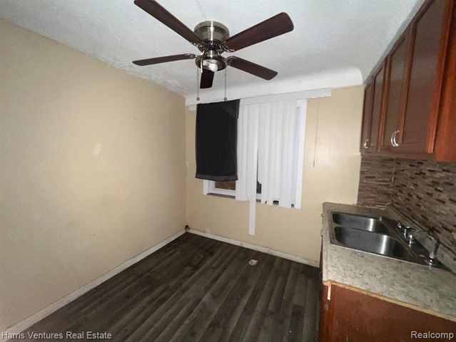 15825 Pinehurst Street, Detroit, MI 48238