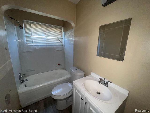 15825 Pinehurst Street, Detroit, MI 48238