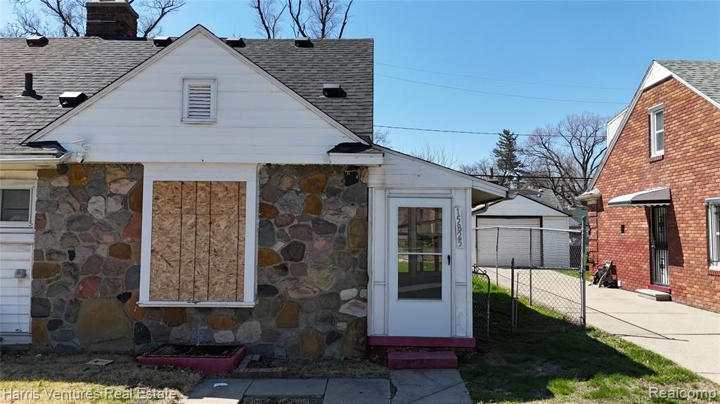 15825 Pinehurst Street, Detroit, MI 48238