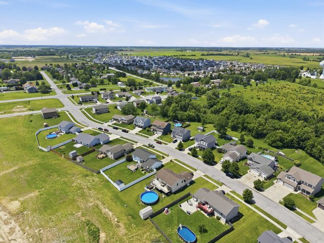 7832 W 174th Avenue, Lowell, IN 46356