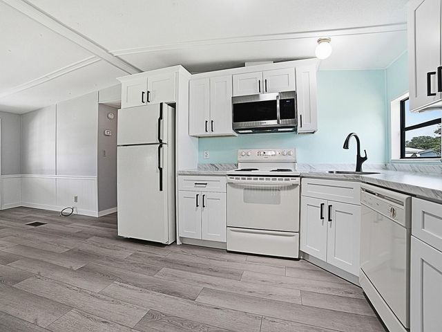 721 SHARON DRIVE, Lady Lake, FL 32159