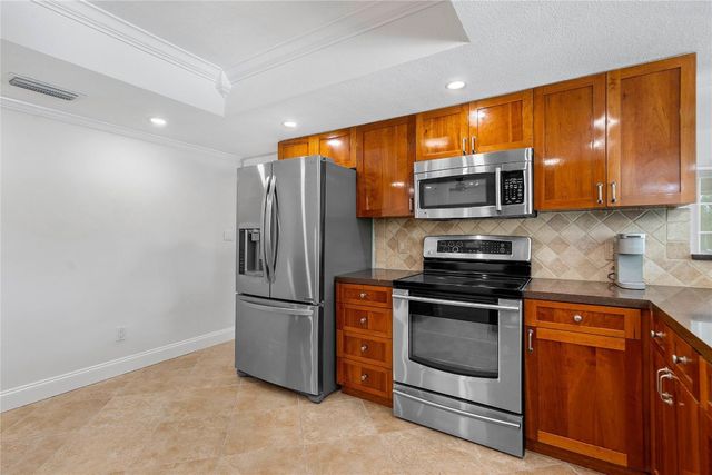 5206 Cleveland Street, Hollywood, FL 33021