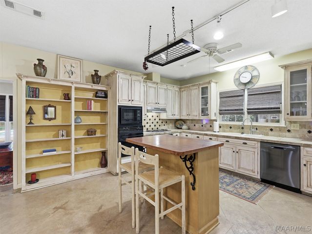 6606 Hollis Drive, Montgomery, AL 36117