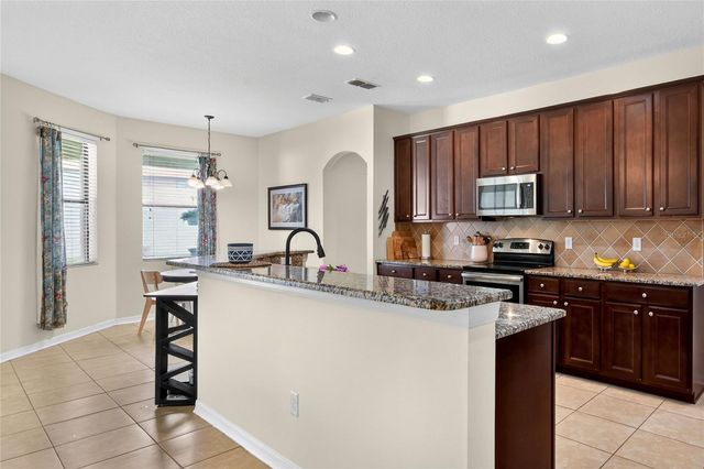 3935 SUNSET LAKE DRIVE, Lakeland, FL 33810