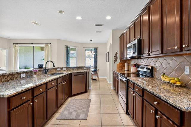 3935 SUNSET LAKE DRIVE, Lakeland, FL 33810