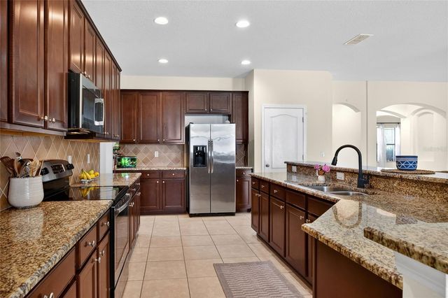 3935 SUNSET LAKE DRIVE, Lakeland, FL 33810