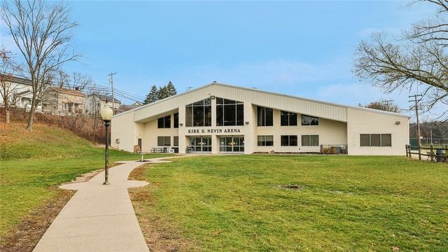 422 Curtis Ct., New Stanton, PA 15639