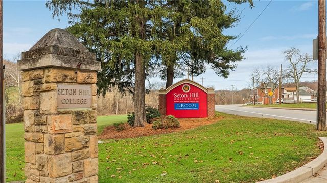 422 Curtis Ct., New Stanton, PA 15639
