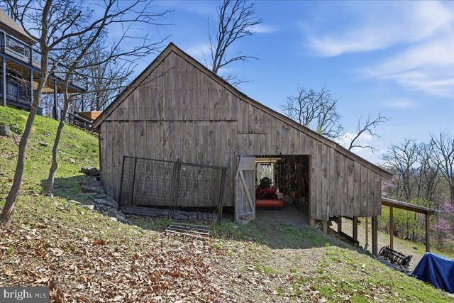 19897 FOREST HILL LN, Bluemont, VA 20135