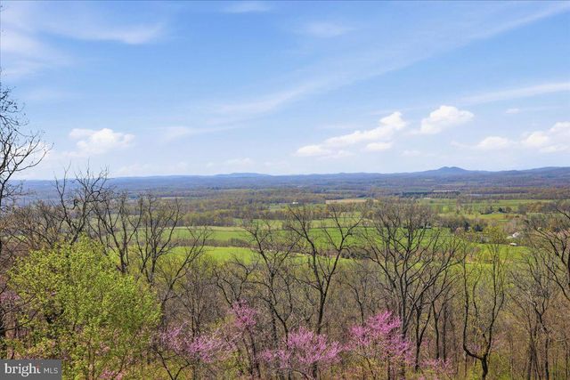 19897 FOREST HILL LN, Bluemont, VA 20135