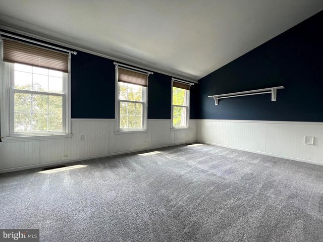 13327 FOXHOLE DR, Fairfax, VA 22033