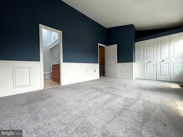 13327 FOXHOLE DR, Fairfax, VA 22033