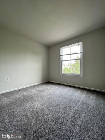 13327 FOXHOLE DR, Fairfax, VA 22033