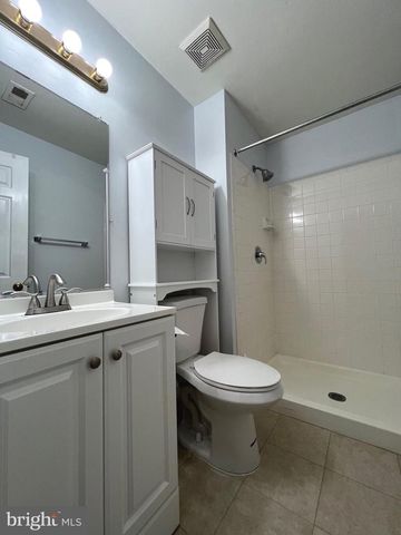 13327 FOXHOLE DR, Fairfax, VA 22033