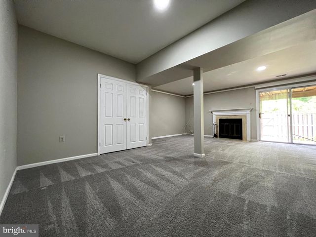 13327 FOXHOLE DR, Fairfax, VA 22033