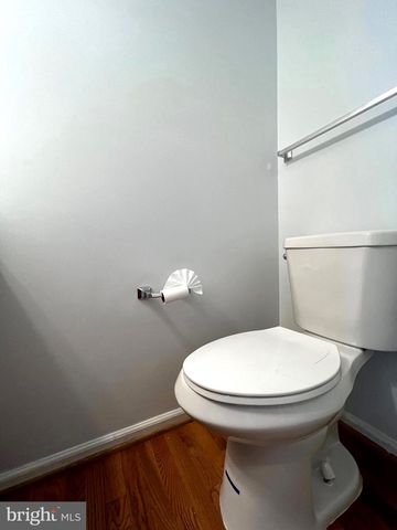 13327 FOXHOLE DR, Fairfax, VA 22033