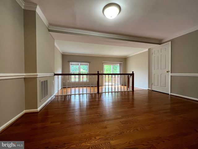 13327 FOXHOLE DR, Fairfax, VA 22033