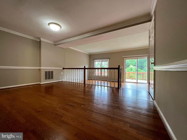 13327 FOXHOLE DR, Fairfax, VA 22033