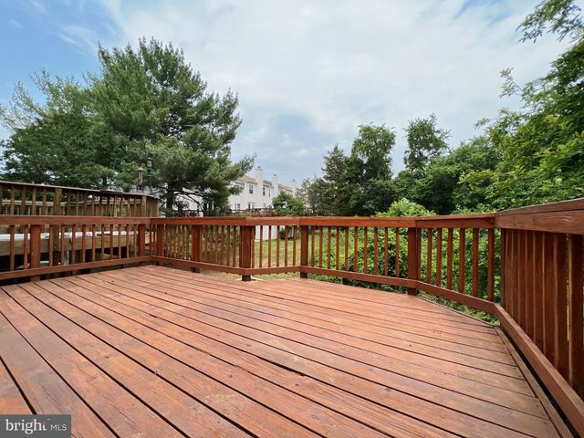 13327 FOXHOLE DR, Fairfax, VA 22033