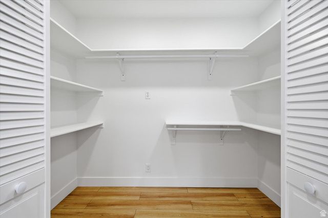 6869 S BROOKHILL DR, Salt Lake City, UT 84121