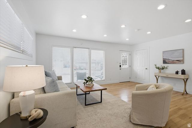 6869 S BROOKHILL DR, Salt Lake City, UT 84121