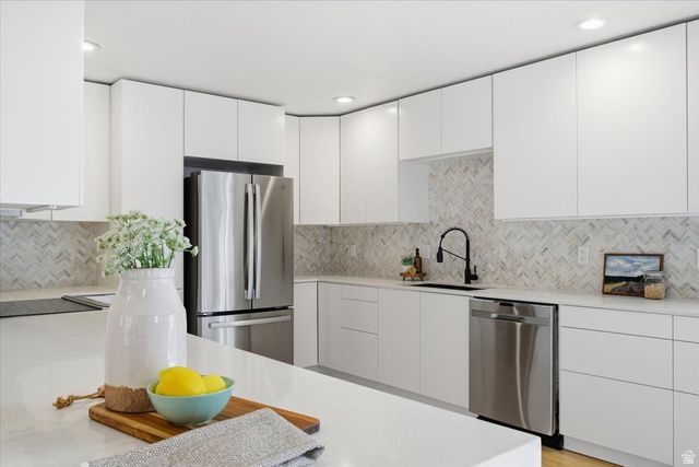 6869 S BROOKHILL DR, Salt Lake City, UT 84121