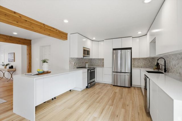 6869 S BROOKHILL DR, Salt Lake City, UT 84121