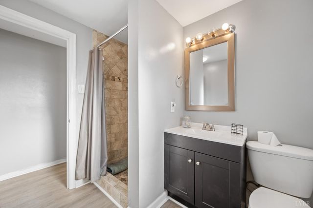 5949 Village Lane, Roanoke, VA 24019