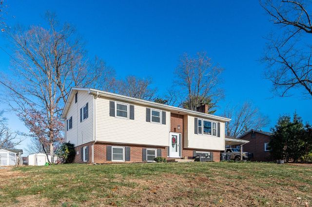 5949 Village Lane, Roanoke, VA 24019