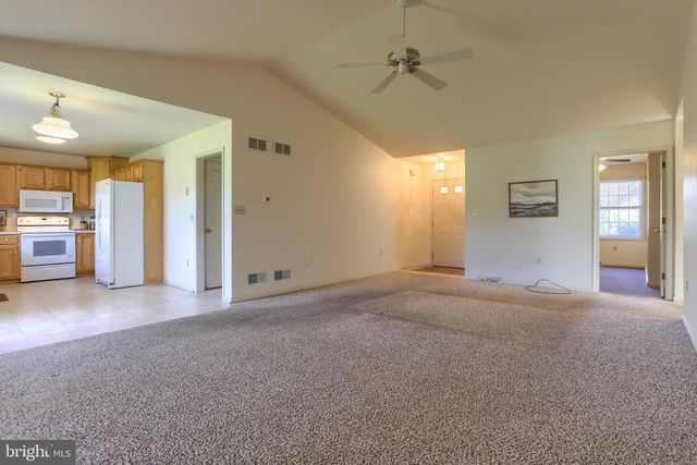 19 SPRINGHOUSE DR, Myerstown, PA 17067